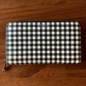 Large Henri Bendel Wallet , very good condition